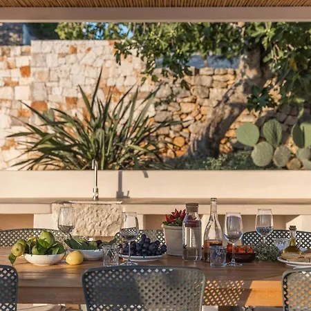 Semesterbostad Magical Trulli Complex With Private Pool